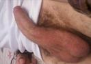 Mon sexe pas bien raide sous son meilleur profil. =)