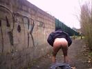 exhibe dans la rue pret de chez moi......