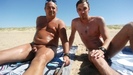 sur la plage naturiste