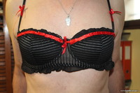 dentelle et l he noir et rouge